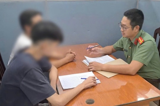 Bắt đối tượng lừa đảo bán giấy mời xem diễu binh, diễu hành A80