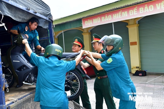 Bộ Chỉ huy Quân sự tỉnh Nghệ An bàn giao 260 xe mô tô 2 bánh cho lực lượng quân sự cơ sở