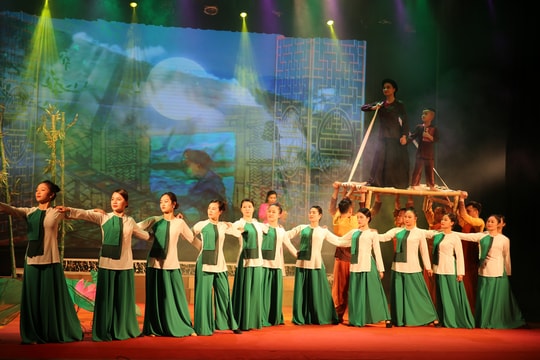 Giữ “hồn” tiếng Nghệ trên sân khấu kịch hát