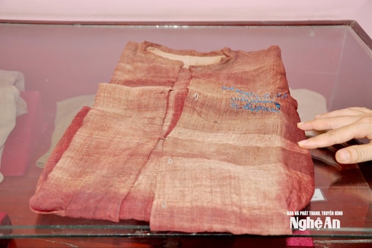 Chuyện chiếc áo lụa Bác Hồ tặng người đội trưởng Tự vệ đỏ