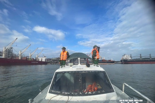 Bộ đội Biên phòng khẩn trương tìm kiếm người mất tích trên biển Cửa Lò