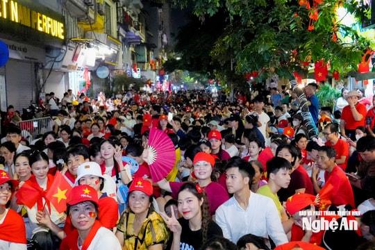 Không khí tại Thủ đô Hà Nội trước lễ kỷ niệm, diễu binh, diễu hành 80 năm Cách mạng Tháng Tám và Quốc khánh 2/9