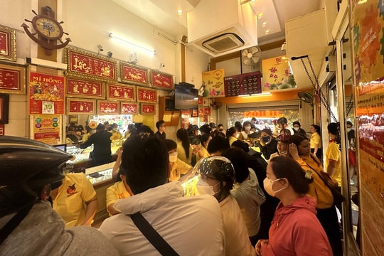 Giá vàng hôm nay 3/9/2025: Giá vàng trong nước và thế giới tăng dựng đứng, phá đỉnh mới