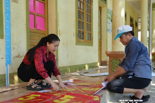 Lũ chồng lũ, nhiều trường học miền núi Nghệ An 'chạy đua' cho ngày khai giảng