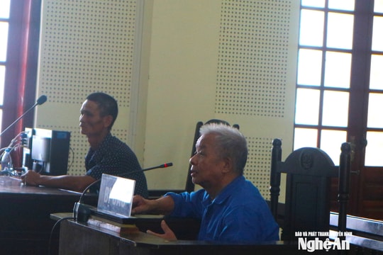 Chỉ vì bờ ao, hàng xóm hóa đối đầu