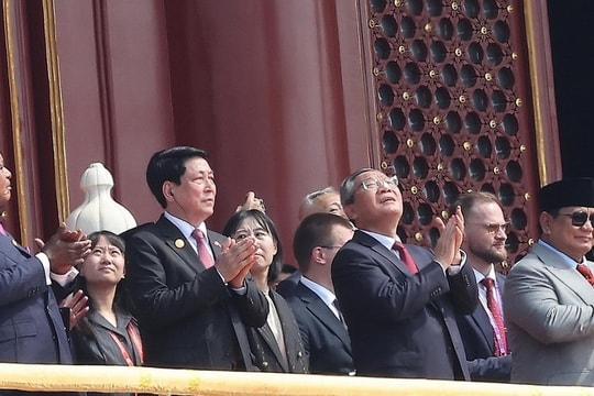 Hình ảnh Chủ tịch nước Việt Nam dự lễ kỷ niệm 80 năm Chiến thắng phát xít tại Trung Quốc