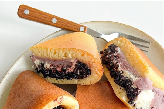 Món ăn ngon: Cách làm bánh kếp khoai lang, phô mai và ngô giàu canxi