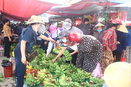 'Cả năm được Rằm tháng Bảy': Chợ quê xứ Nghệ nhộn nhịp như Tết