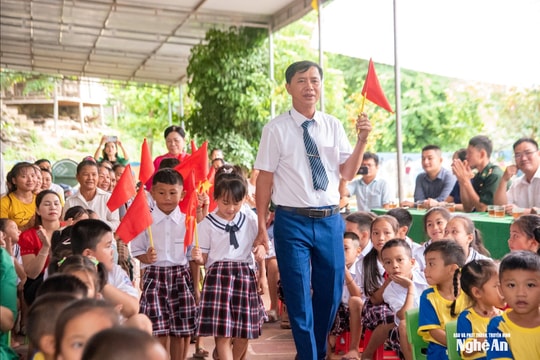 Nghệ An: Lễ khai giảng đặc biệt ở xã biên giới bị thiệt hại nặng nề nhất sau bão số 3