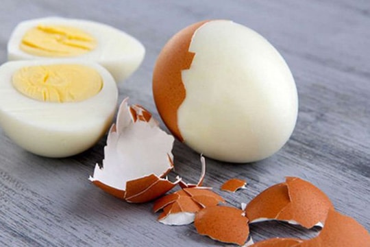 Mẹo nấu ăn: Các mẹo bóc trứng đẹp mắt siêu nhanh, siêu gọn