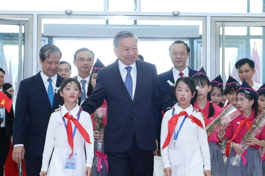 1,6 triệu giáo viên và 26 triệu học sinh, sinh viên trên cả nước khai giảng năm học mới