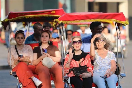 Việt Nam đón gần 14 triệu lượt khách quốc tế trong 8 tháng