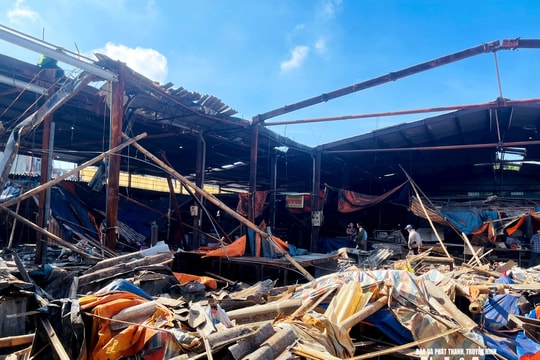 Chợ hư hỏng nặng sau bão, nhiều tiểu thương tại Nghệ An chưa thể kinh doanh trở lại