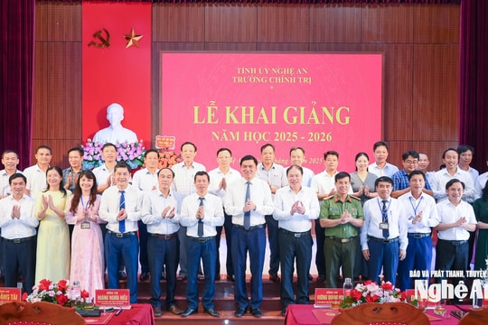Phó Bí thư Thường trực Tỉnh ủy dự lễ khai giảng năm học 2025 - 2026 tại Trường Chính trị tỉnh