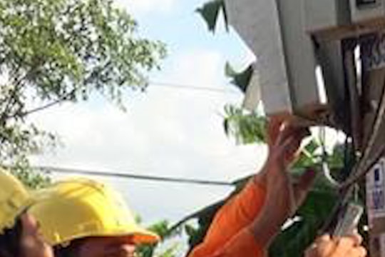 Cụ bà U80 sống đơn thân nhận hóa đơn điện hơn 12 triệu đồng: Điện lực nói bị rò ra dây viễn thông