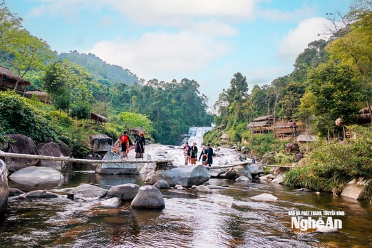 Tiền Phong: Khai thác hiệu quả tiềm năng địa phương, phấn đấu vươn lên tốp đầu vùng biên giới Tây Bắc