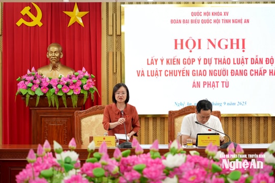 Đoàn đại biểu Quốc hội tỉnh Nghệ An lấy ý kiến góp ý Dự thảo Luật Dẫn độ và Luật Chuyển giao người đang chấp hành án phạt tù