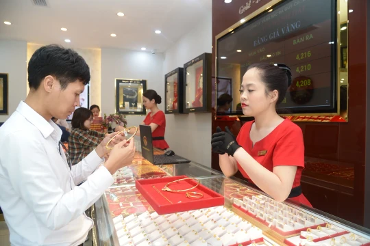 Giá vàng chiều nay 15/9/2025: Bảng giá vàng SJC DOJI PNJ, vàng thế giới