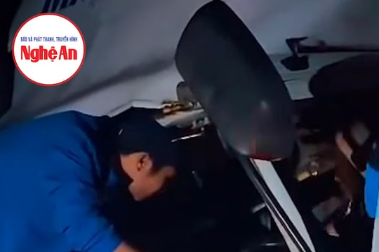 Tạm đóng cao tốc để triển khai cứu hộ sau vụ đầu ô tô bẹp dúm vì tai nạn