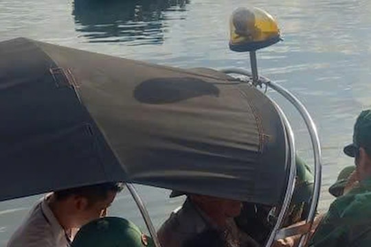 Bộ đội Biên phòng Nghệ An kịp thời cứu ngư dân bị tai nạn giữa biển