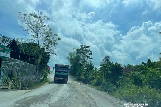 Xe vận chuyển khoáng sản gây ô nhiễm môi trường ở xã Lương Sơn
