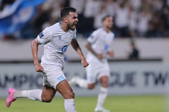 Chân sút thay Nguyễn Xuân Son quá hay; MU đạt doanh thu kỷ lục