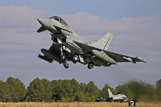 Tại sao NATO tiến hành Chiến dịch Người bảo vệ phương Đông sát biên giới Nga