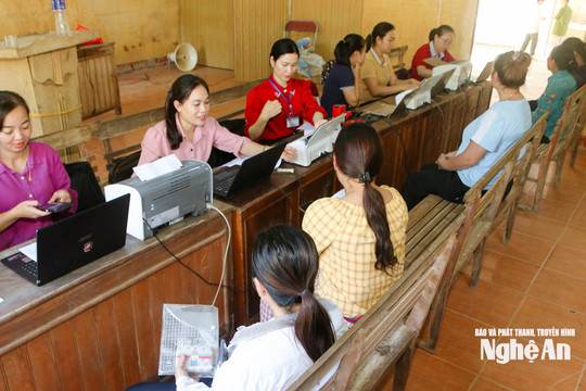 Công chức xã làm cùng lúc 2 vị trí việc làm có được hưởng phụ cấp?