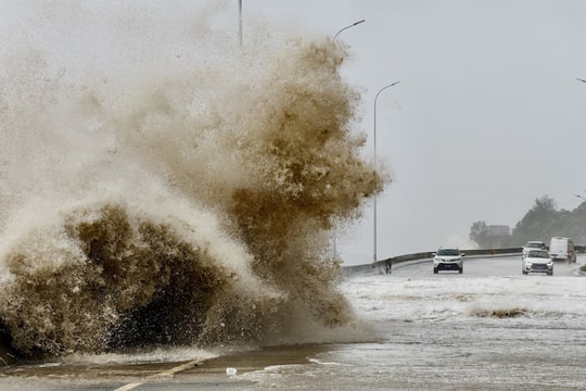 Siêu bão Ragasa càn quét Philippines, nhiều nước trong khu vực ban bố cảnh báo