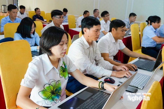Trang bị kiến thức, kỹ năng công nghệ thông tin cho cán bộ cấp xã ở Nghệ An