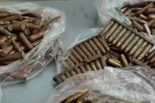 Dọn nhà, người dân phát hiện 1.400 viên đạn các loại