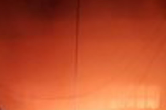 Giải cứu 6 người trong gia đình khỏi đám cháy nhà 3 tầng