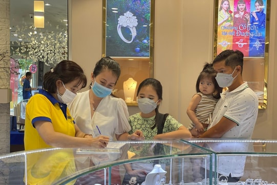 Giá vàng chiều nay 23/9/2025: Bảng giá vàng SJC DOJI PNJ, vàng thế giới