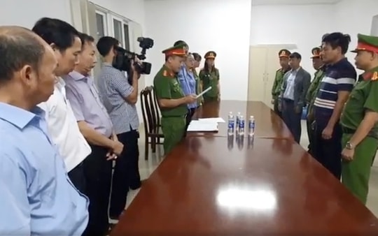 Vụ “máy hỏng 2 năm vẫn tán sỏi”: Khởi tố, bắt tạm giam 2 bác sĩ