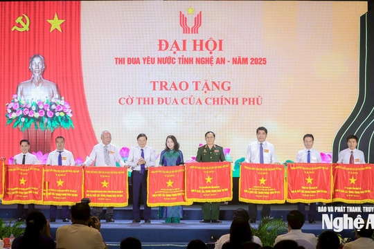 Nghệ An tôn vinh, giao lưu các điển hình thi đua yêu nước