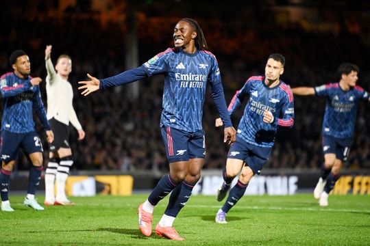 Công an Hà Nội thắng nhọc đội bóng Philippines; Arsenal, Man City vào vòng 4 Cúp Liên đoàn
