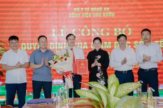 Công bố và trao Quyết định bổ nhiệm Giám đốc Bệnh viện Ung bướu Nghệ An