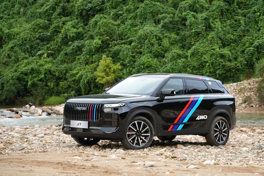 Jaecoo J7 AWD Individual và Subaru Forester 2025