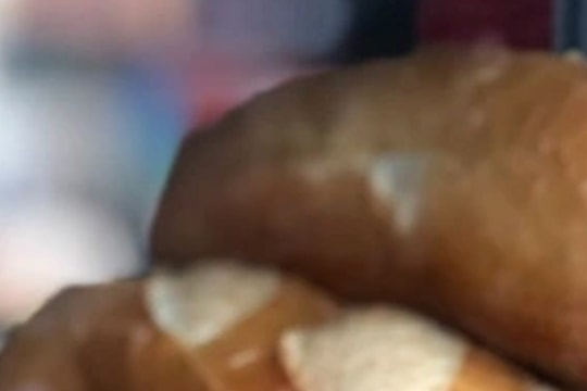 Nhiều cư dân nghi ngộ độc sau khi ăn bánh mì ở TP Hồ Chí Minh