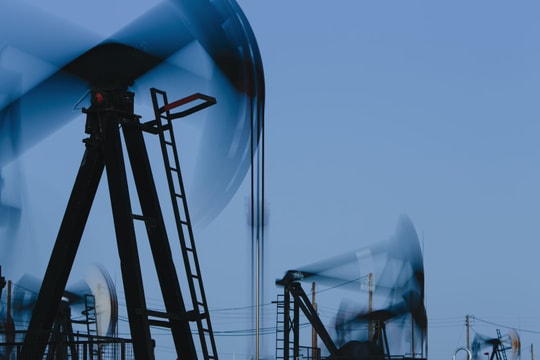 Giá dầu thế giới hôm nay 28/9/2025: Giá dầu Brent vượt 70 USD/thùng