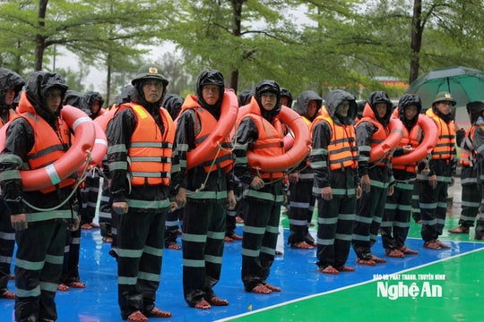 Hơn 1.000 cán bộ, chiến sĩ Cảnh sát cơ động Bắc Trung Bộ sát cánh cùng người dân vùng tâm bão số 10