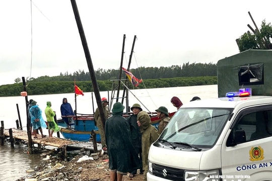 Công an các địa phương tại Nghệ An chủ động ứng phó với bão số 10