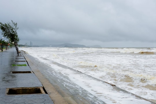 Mưa lớn trên diện rộng và cảnh báo ngập lụt ở Nghệ An