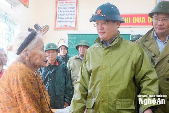 Bí thư Tỉnh uỷ Nguyễn Đức Trung kiểm tra, chỉ đạo ứng phó bão số 10