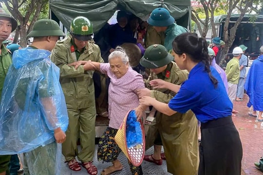 Trước bão số 10, Cửa Lò đã di dời 1.181 người đến nơi tránh trú an toàn