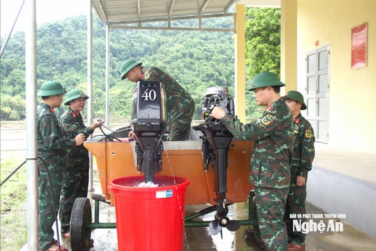 Bộ Chỉ huy Quân sự tỉnh kiểm tra, chỉ đạo công tác phòng, chống bão số 10 tại các xã miền Tây Nghệ An