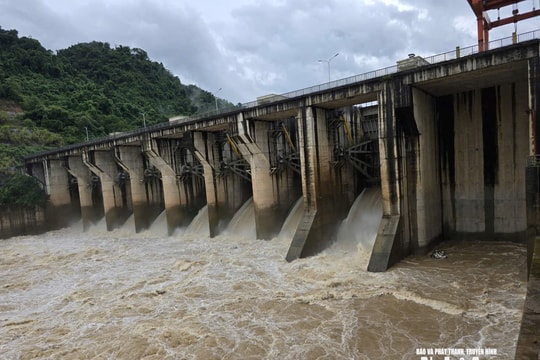 Vận hành xả điều tiết nước tại thủy điện Khe Bố và thủy điện Nậm Mô