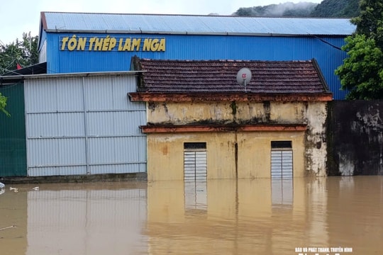 Di dời khẩn cấp hàng trăm hộ dân ven sông Lam