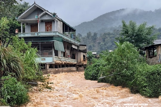 Các xã miền Tây ngập sâu sau bão số 10