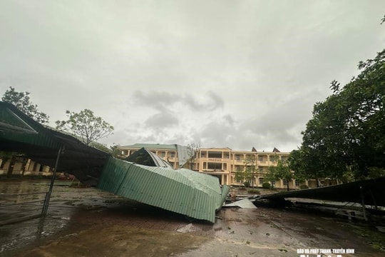 Chưa thể khắc phục hậu quả bão số 10, ngày mai (30/9) nhiều địa phương ở Nghệ An tiếp tục cho học sinh nghỉ học